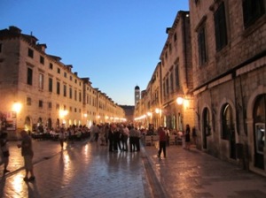 the Dubrovnik placa at night